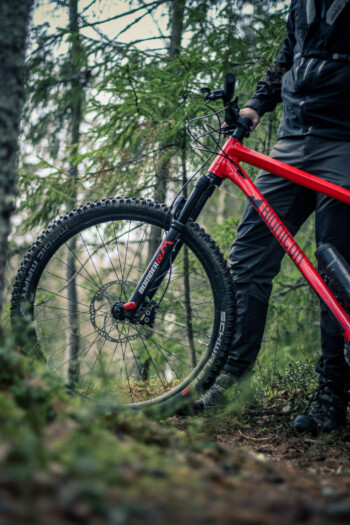 Jäykkäperäinen maastopyörä