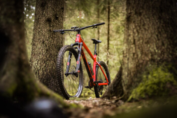 Jäykkäperäinen maastopyörä